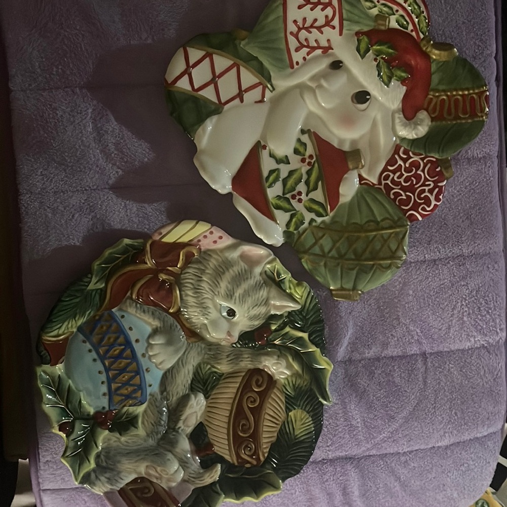 2 Fitz and Floyd Essentials Christmas plates